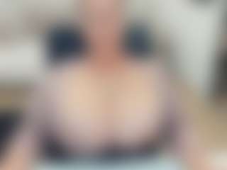lovelyclara4u's Live Sex Cam Show
