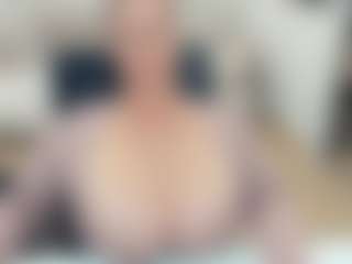 lovelyclara4u's Live Sex Cam Show
