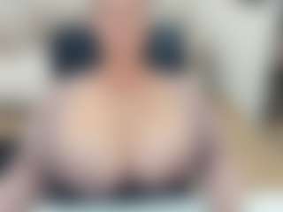 lovelyclara4u's Live Sex Cam Show