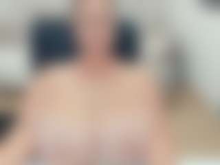 lovelyclara4u's Live Sex Cam Show