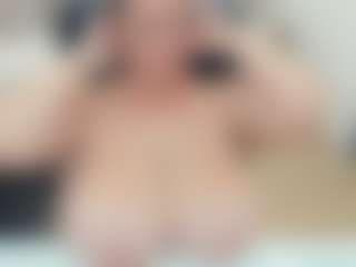 lovelyclara4u's Live Sex Cam Show