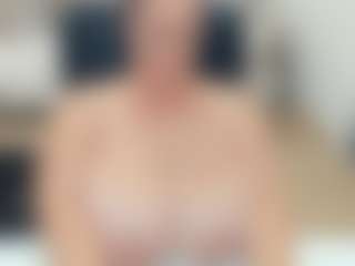 lovelyclara4u's Live Sex Cam Show