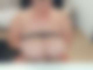 lovelyclara4u's Live Sex Cam Show