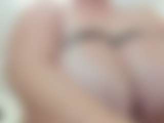 lovelyclara4u's Live Sex Cam Show
