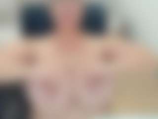 lovelyclara4u's Live Sex Cam Show