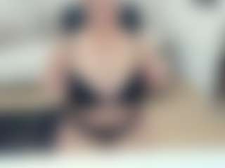 lovelyclara4u's Live Sex Cam Show