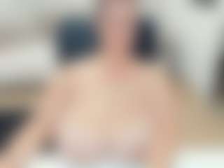 lovelyclara4u's Live Sex Cam Show