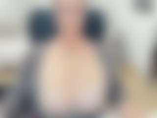 lovelyclara4u's Live Sex Cam Show