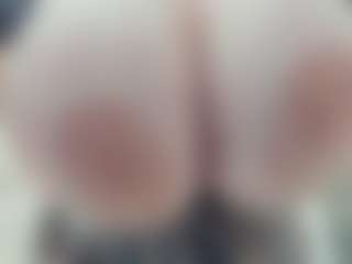 lovelyclara4u's Live Sex Cam Show