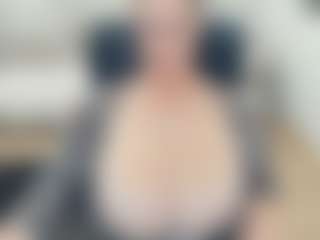 lovelyclara4u's Live Sex Cam Show