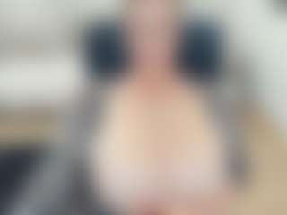lovelyclara4u's Live Sex Cam Show