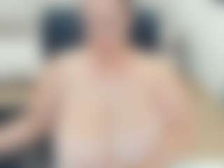 lovelyclara4u's Live Sex Cam Show