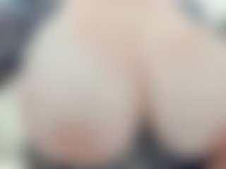 lovelyclara4u's Live Sex Cam Show