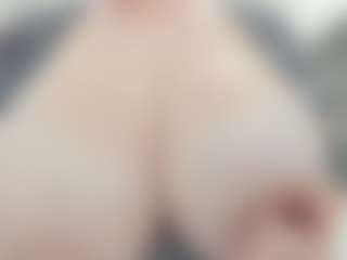 lovelyclara4u's Live Sex Cam Show