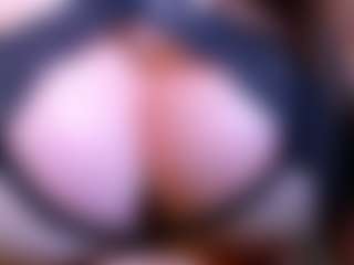 Live cam show with Gaby Ferrer - Fingering on eurowanks.com