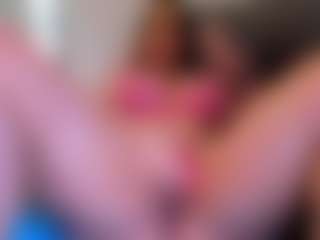 Live cam show with Gaby Ferrer - Blowjob on Camsoda
