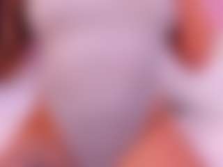 Live cam show with Hanna Taylor - Shaved Pussy on Chatstar