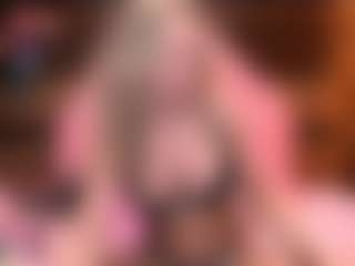 Live cam show with LiaMetz - Living Room on liverealitysex.com