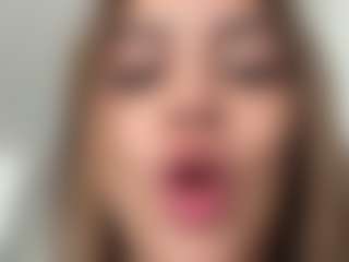 Live cam show with Salomme Cruz - Shaved Pussy on xplaylive.com