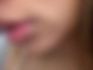 Live cam show with Salomme Cruz - Pornstar MILF on Hubzter Live