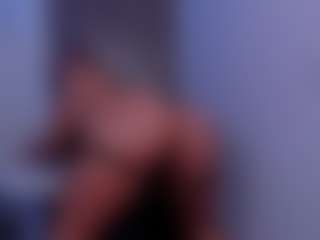 Live cam show with Salomme Cruz - Shaved Pussy Curvy on Camiplay Live