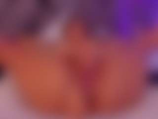 Live cam show with Salomme Cruz - Landingstrip on Instabang