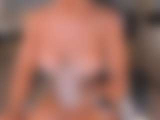 Live cam show with renatareyes - Handjob on Dolls Live