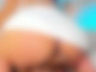 Live cam show with JessieMegan - Plug on CamClone