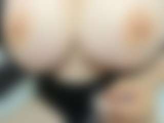 Live cam show with Deea - Blonde Hair on studioflirtlive.com