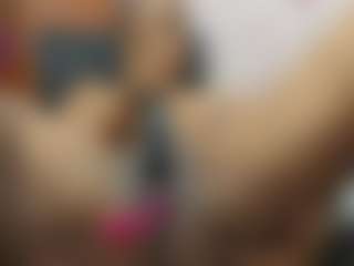 NahomyFox MILF webcam performer live streaming