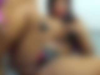 NahomyFox MILF webcam performer live streaming