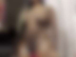 NahomyFox MILF webcam performer live streaming