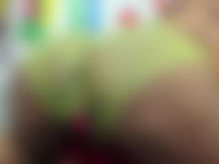 NahomyFox MILF webcam performer live streaming