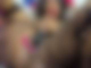 NahomyFox MILF webcam performer live streaming