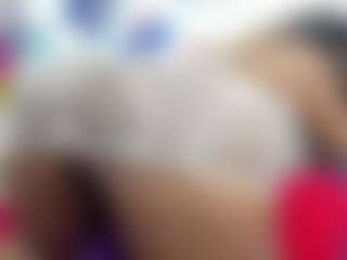 NahomyFox MILF webcam performer live streaming