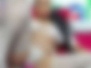 NahomyFox MILF webcam performer live streaming