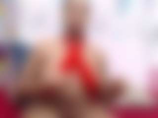 NahomyFox MILF webcam performer live streaming