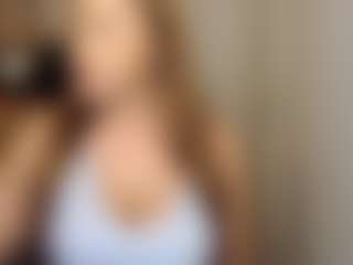 Live cam show with Ava - Striptease on Camsoda