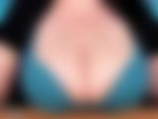 Live cam show with Clara - Foot Fetish on StripNow