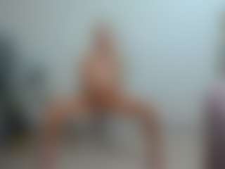 Live cam show with gigisquirter - Sexwebcam Brown Hair on Gym Cam Girls