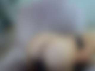 Live cam show with gigisquirter - Brown Hair on Camming Site