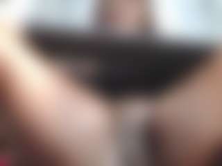 Live cam show with vivianelane - Fingers on Mixed Magazine Live