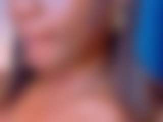 Live cam show with Vivian - Fingering on Camsoda