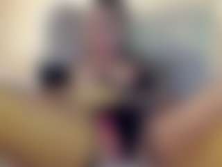 Live cam show with lovelyemma - Living Room on xxxlivecams.org