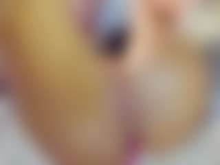 Live cam show with lovelyemma - Bedroom on Milfs Live