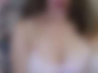 Live cam show with squirtyeleanor - Housewife on livesuperchat.net