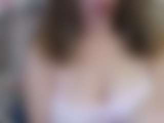 Live cam show with squirtyeleanor - Living Room on AdultVida.com