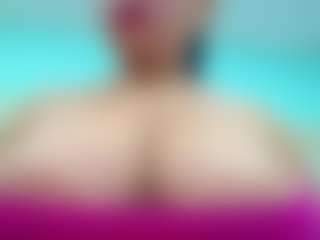 Live cam show with Adorable Cristina - Amateur on SpunkLive