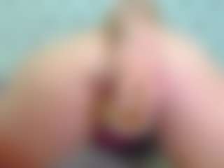 Live-Cam-Show mit Adorable Cristina - Brown Hair auf Camsoda