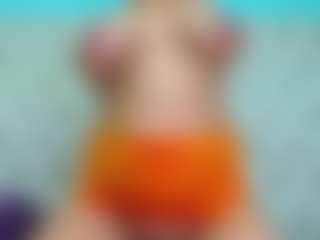 Live cam show with Adorable Cristina - Brown Hair on Stripli.com